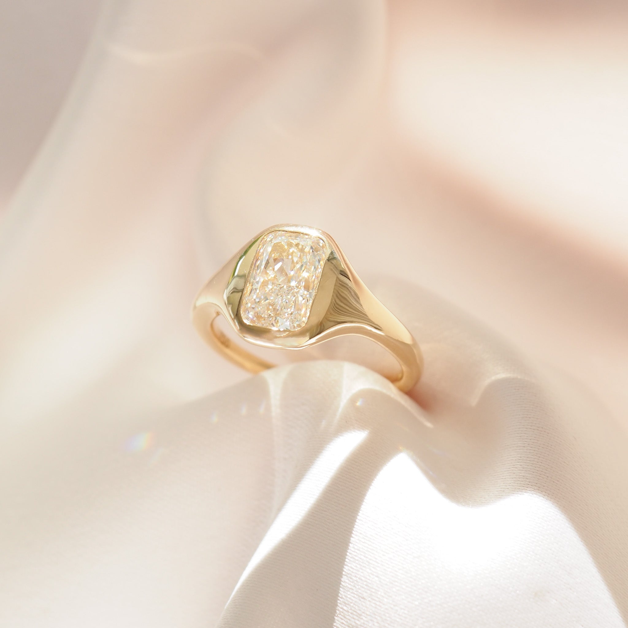 Cushion Signet | 2ct Lab-Grown Diamond Ring